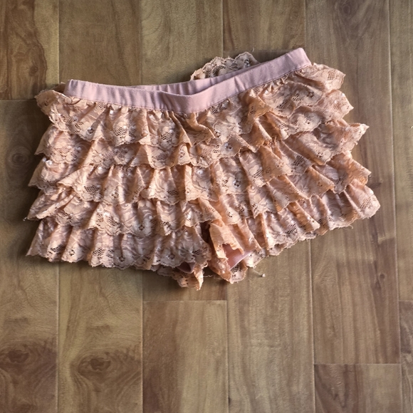 Forever 21 Lace Ruffle Shorts - Picture 2 of 3
